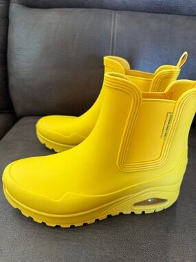 Skechers Women's 177183 Uno Rugged-Dancing N The Rain Yellow Casual Boots Size 9